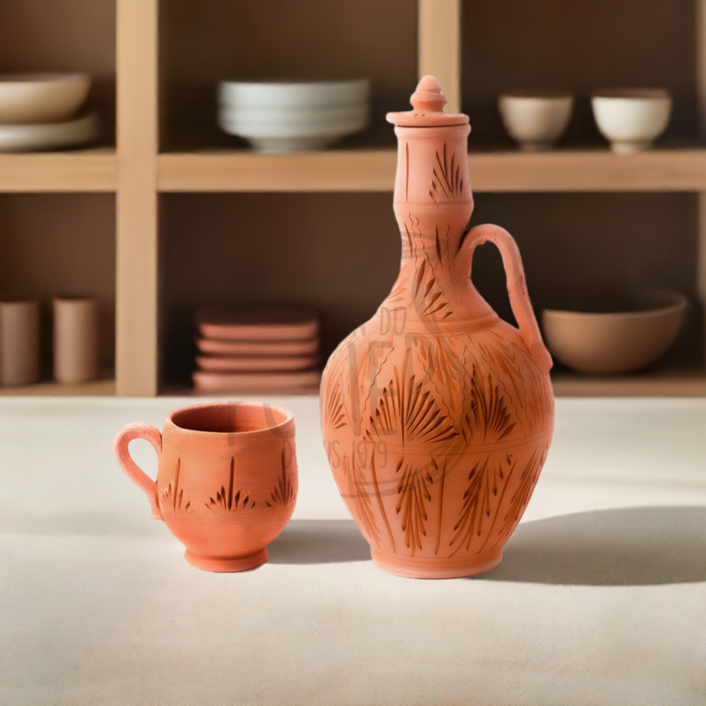 SCULPTED JAR WITH GLASS