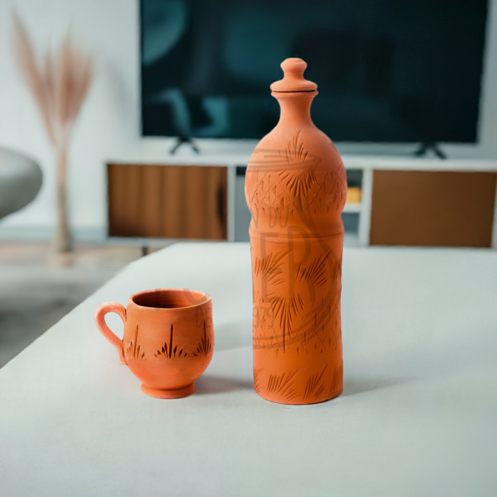 SCULPTED BOTTLE WITH GLASS