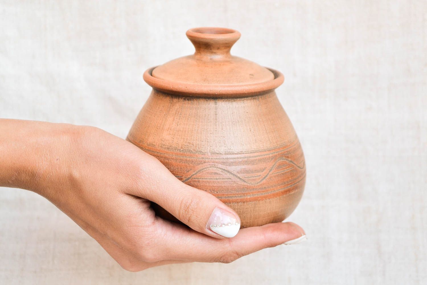 Les produits de poterie proposés par La Maison du Potier sont de très haute qualité faits main, dans le plus pur respect de la tradition.  Tagine en terre cuite barbecue artisanal découvrez nos produits en terre cuite