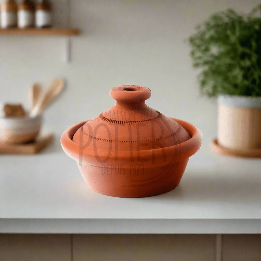 PLAT À TAJINE CREUX EN TERRE CUITE - La Maison du Potier