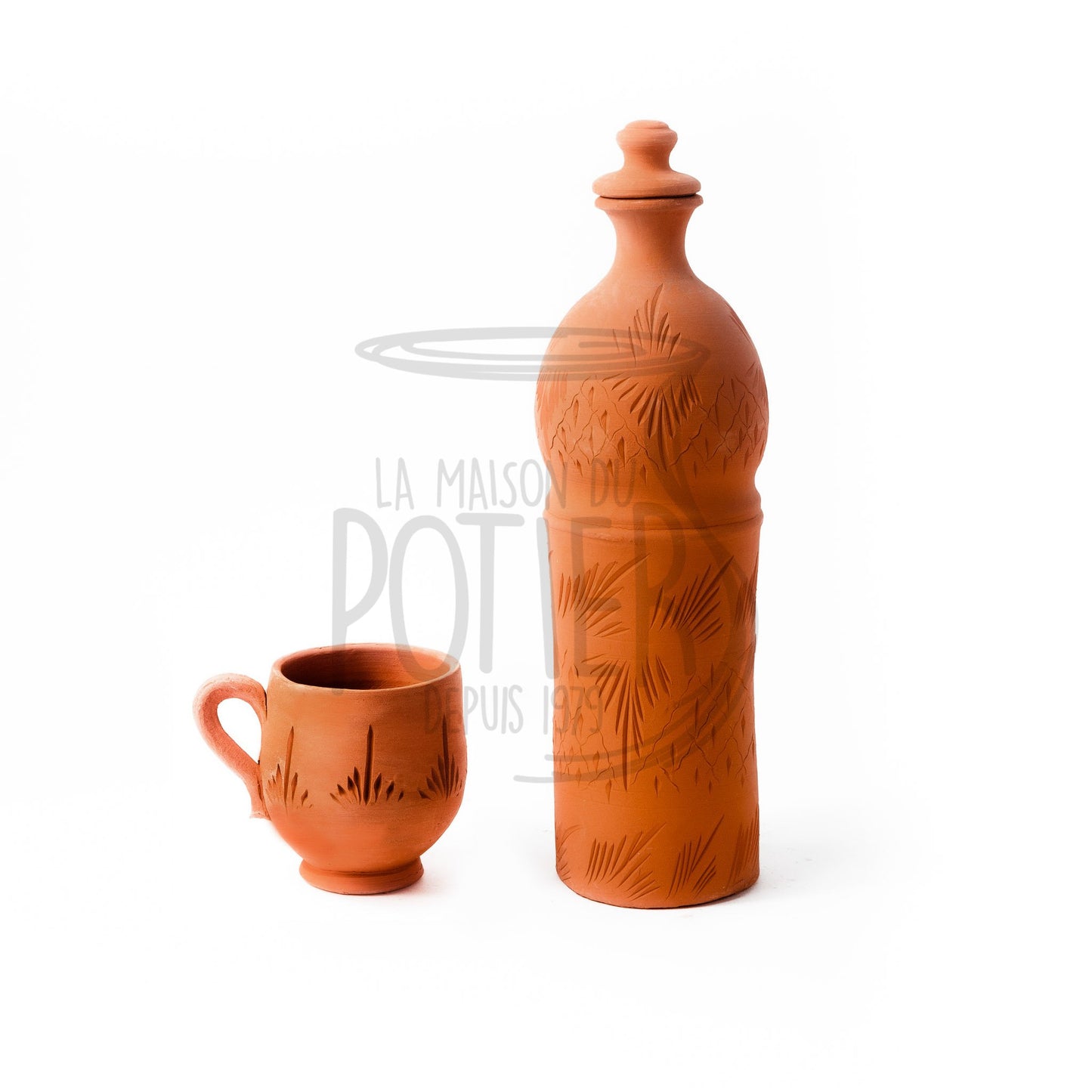 SCULPTED BOTTLE WITH GLASS