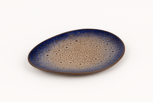 Assiette asymétrique aplatie