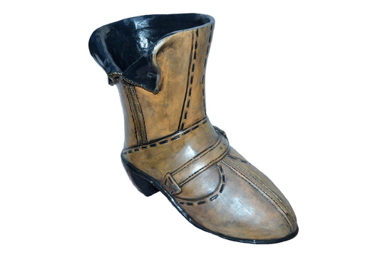 SCULPTURE EN TERRE CUITE BOTTES