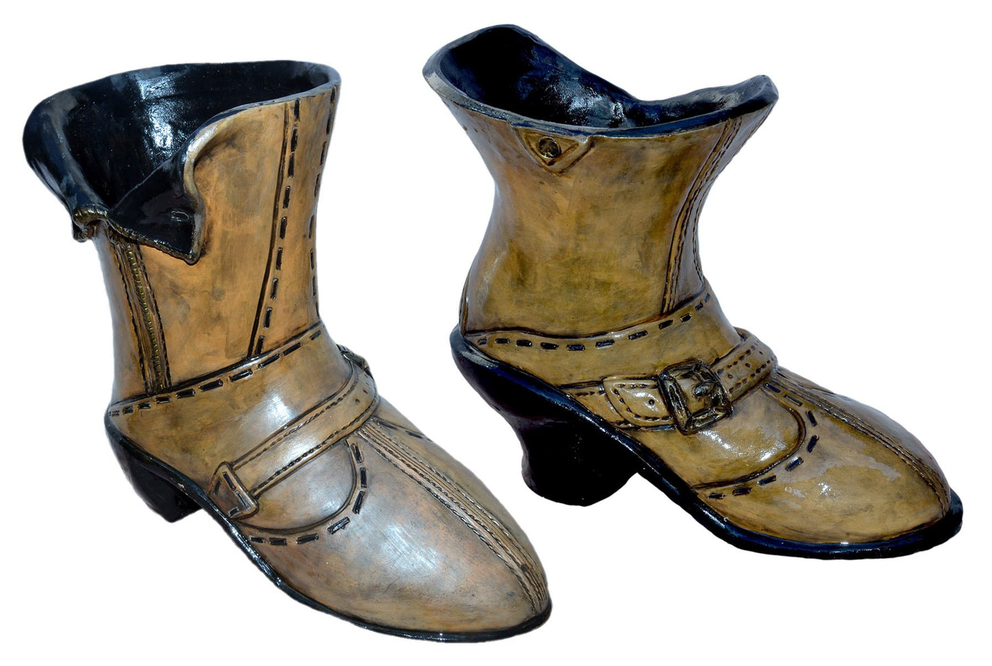 SCULPTURE EN TERRE CUITE BOTTES